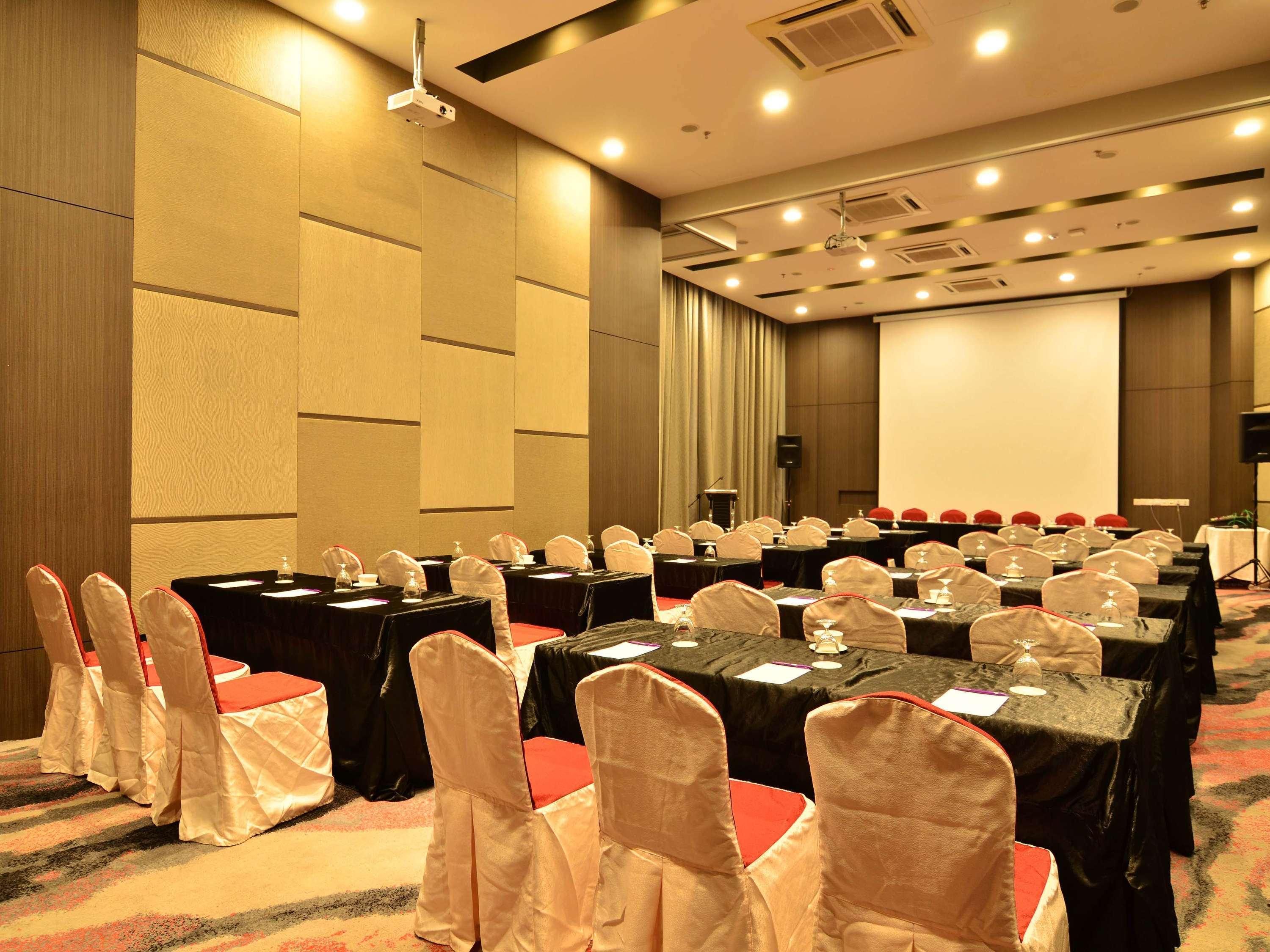 Mercure Selangor Selayang Batu-grotten Buitenkant foto