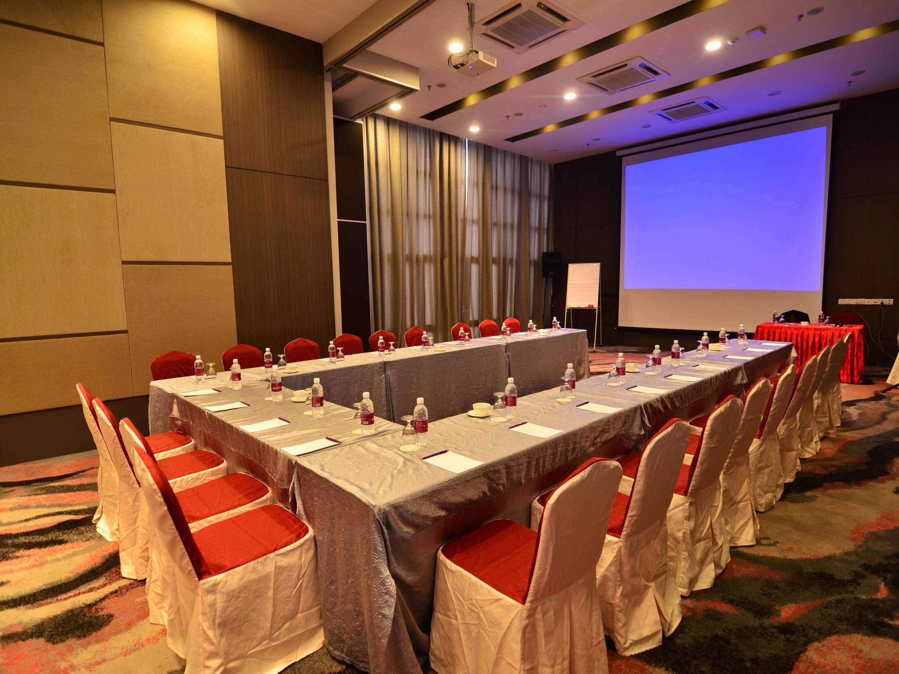 Mercure Selangor Selayang Batu-grotten Buitenkant foto