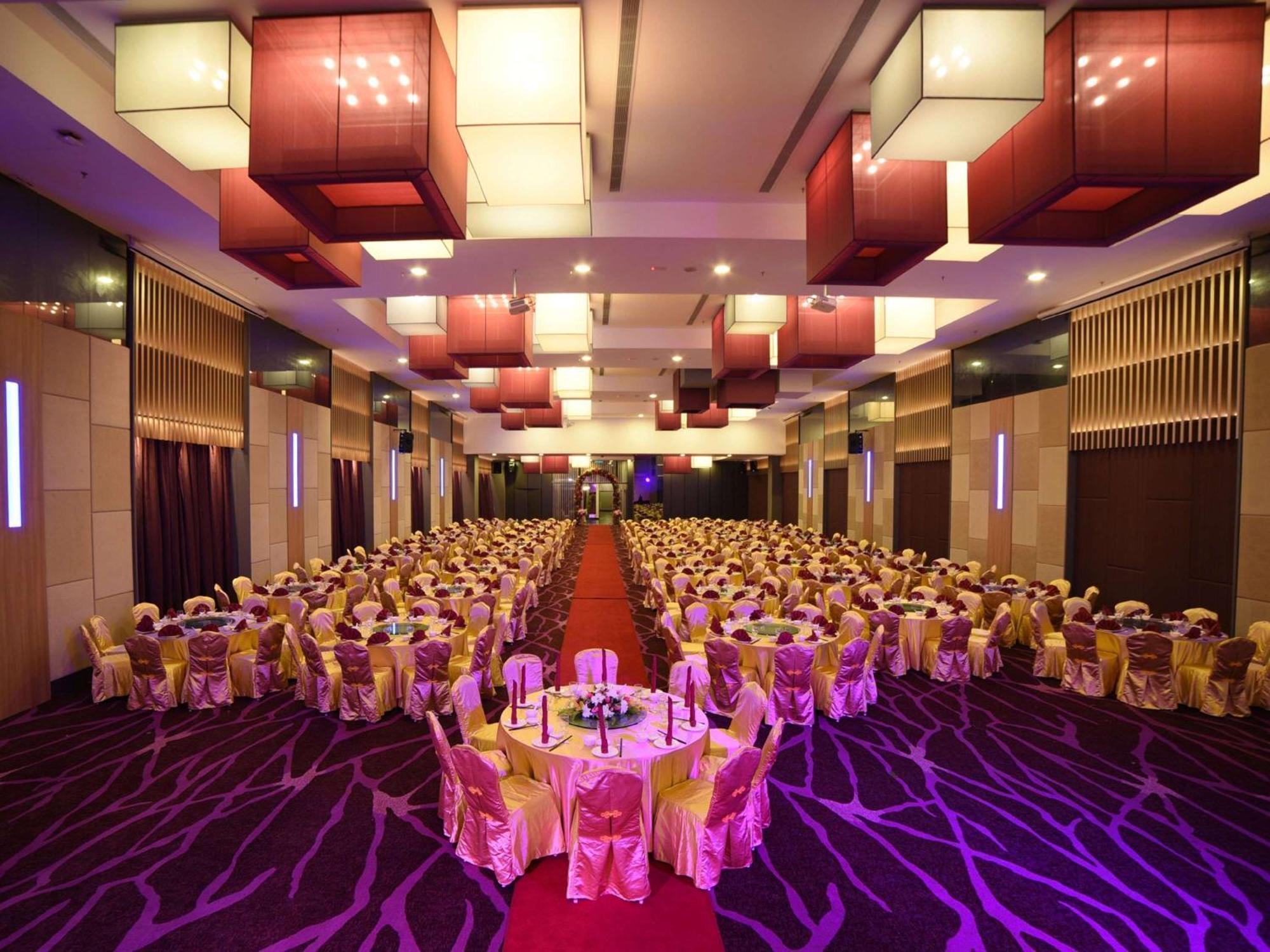 Mercure Selangor Selayang Batu-grotten Buitenkant foto